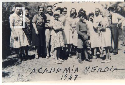 INSTITUCIONES - ACADEMIA MENDIA