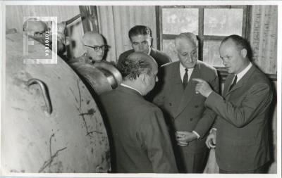 FONDO HUGO ALANIZ - ALBUM 1907 - 13 DE DICIEMBRE - 1964 DIA DEL PETRÓLEO YPF
