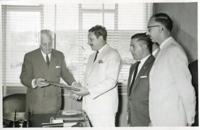 FONDO HUGO ALANIZ - ALBUM 1907 - 13 DE DICIEMBRE - 1964 DIA DEL PETRÓLEO YPF