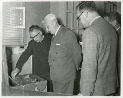FONDO HUGO ALANIZ - ALBUM 1907 - 13 DE DICIEMBRE - 1964 DIA DEL PETRÓLEO YPF