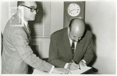 FONDO HUGO ALANIZ - ALBUM 1907 - 13 DE DICIEMBRE - 1964 DIA DEL PETRÓLEO YPF